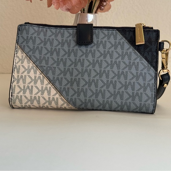 Michael Kors Wristlet - Picture 2 of 4